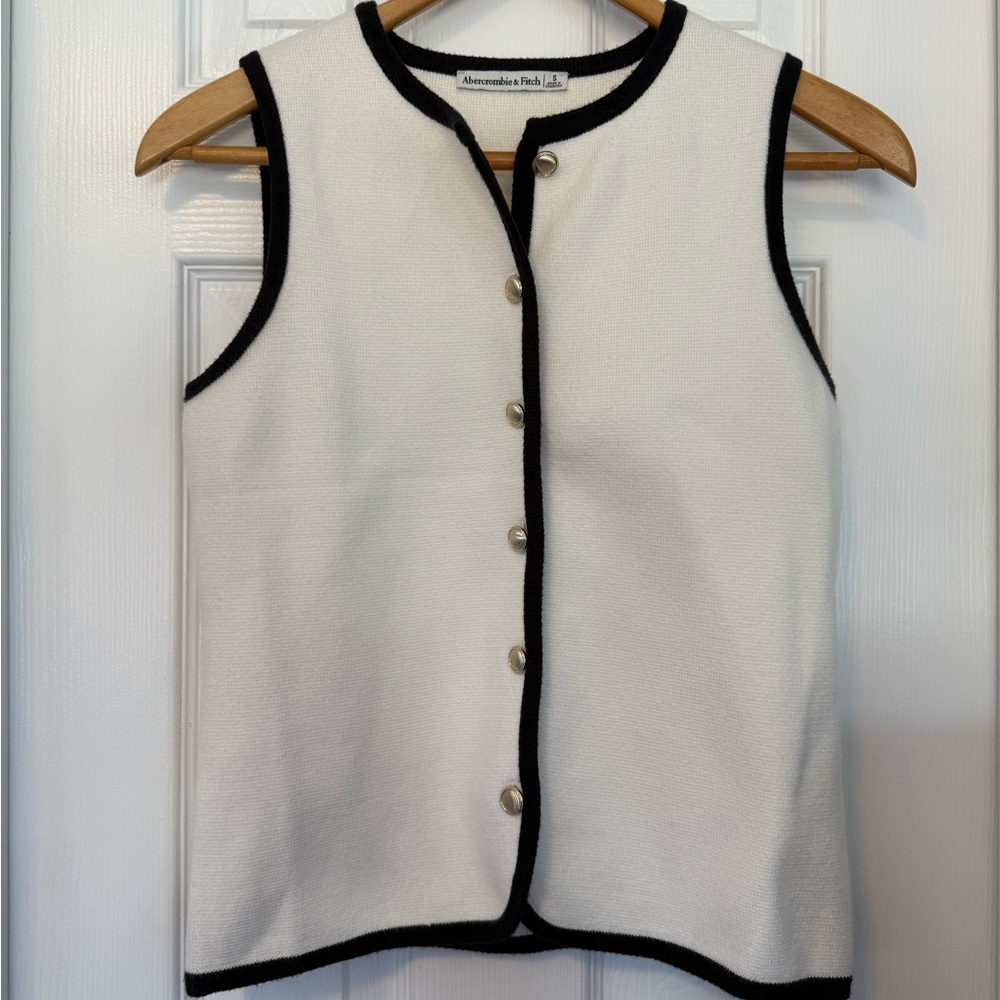 Abercrombie & Fitch Button Down Sleeveless Sweater